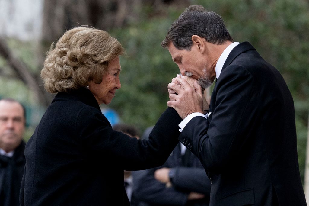 Emotivo saludo entre Pablo de Grecia y la reina Sofía 