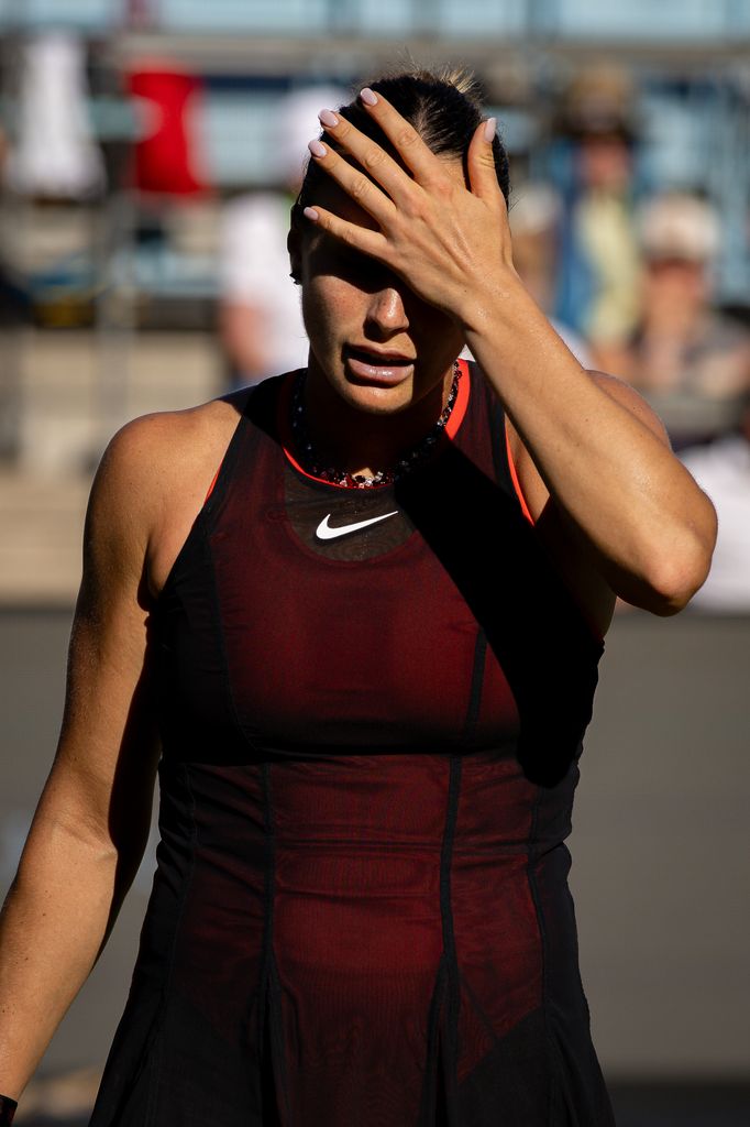 Aryna Sabalenka lució uñas color rosa suave jugando contra Nikola Bartunkova.