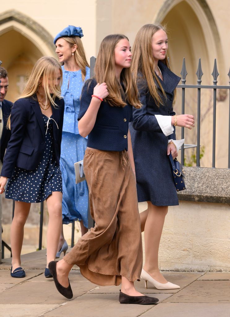 Isla Phillips, Harriet Sperling, son su hija Georgina y Savannah Phillips en la pasada misa de Pascua