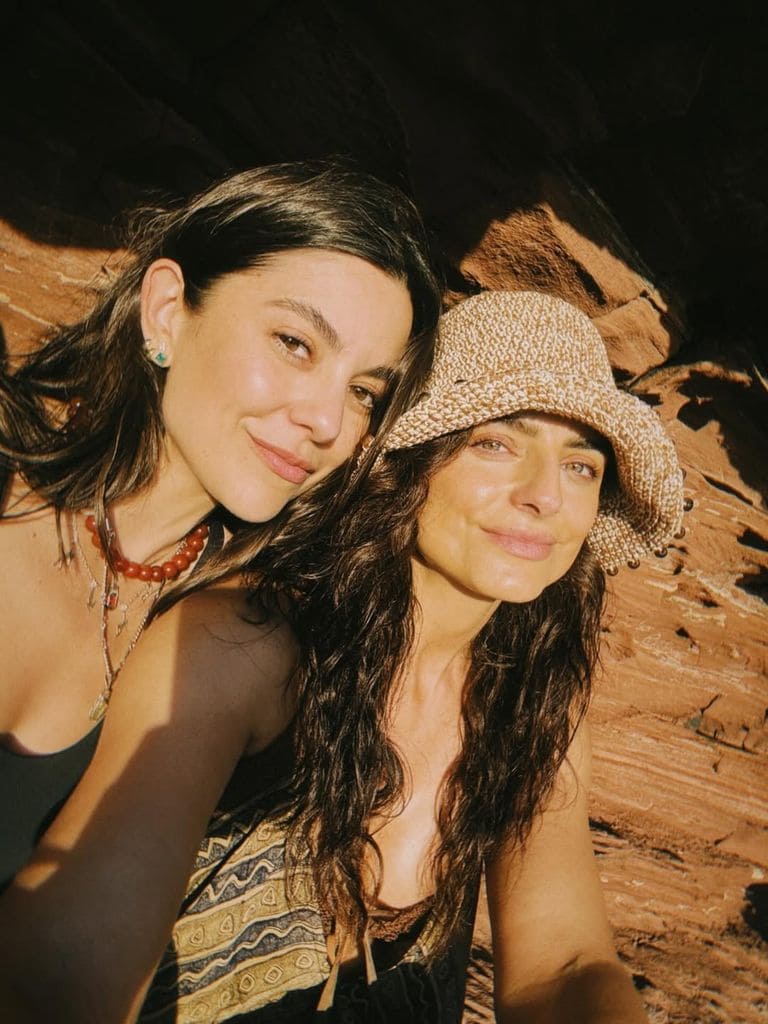 Lety y Aislinn recibieron el 2026 en Sudáfrica.