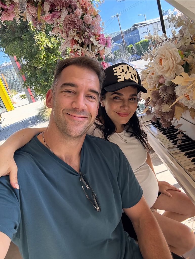 Martha Higareda y su esposo Lewis Howes