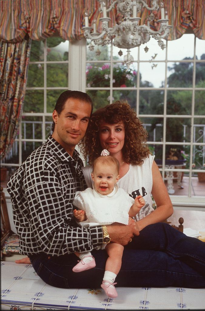 Steven Seagal y Kelly LeBrock, en su hogar cuando estaban casados y tuvieron a su primer hijo. Se divorciaron en 1994.
