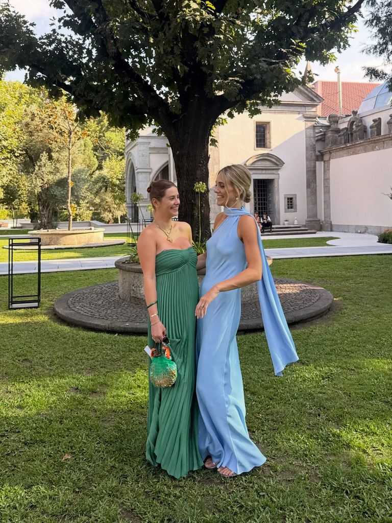 Daisy Knatchbull en la segunda boda de su hermana Phoebe Knatchbull con Leopold Glover