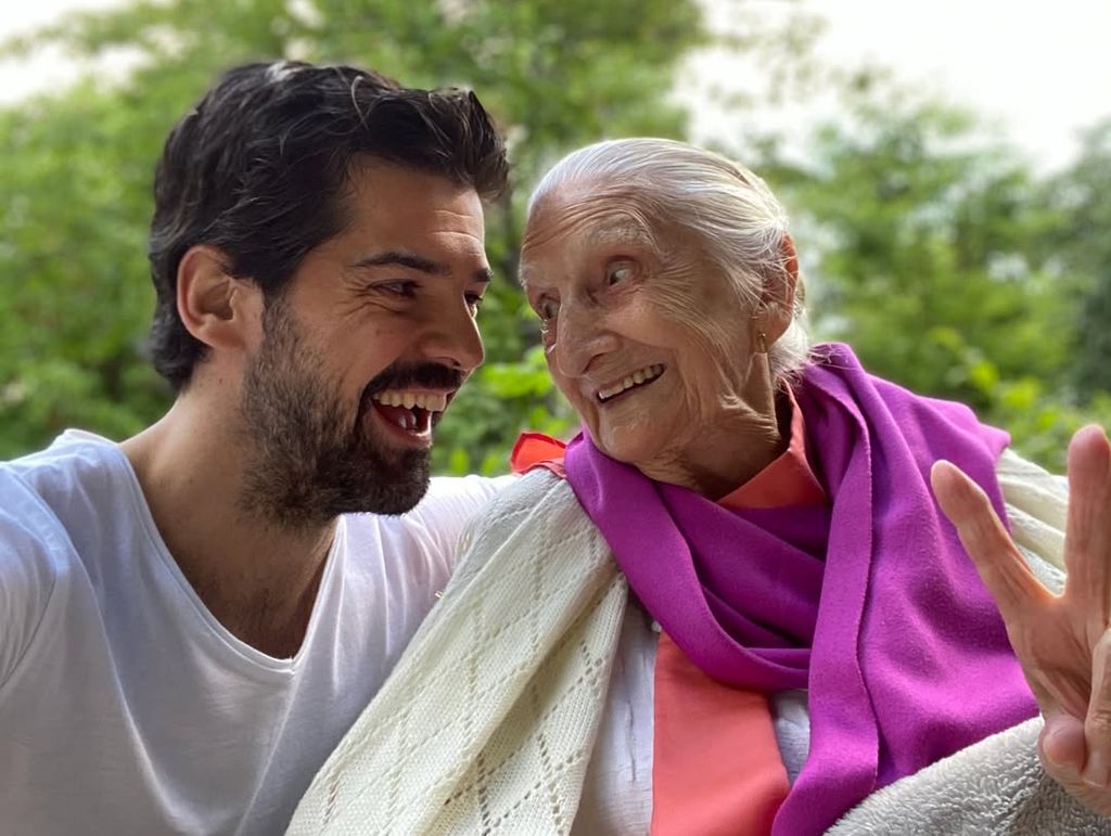 El actor rinde un homenaje a la mujer que lo cuidó desde los tres años