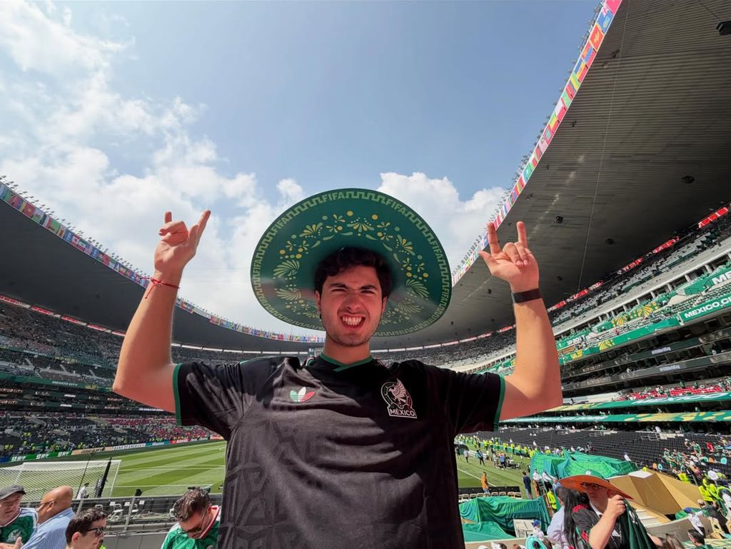 Diego Alejandro Peña acudió a la inauguración del Mundial 2026 en el Estadio Ciudad de México.
