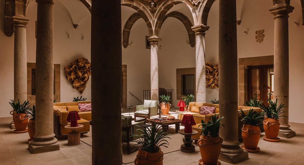 El interior del hotel Palacio de Godoy, donde tiene lugar el convite