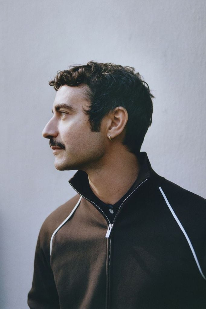 Dario Vitale se va de Versace