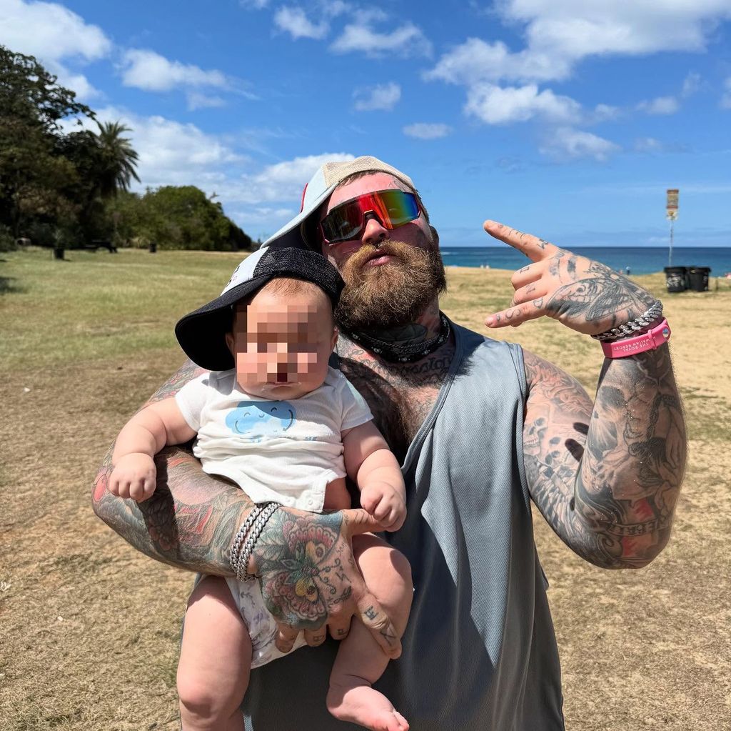 Teddy Swims junto a su hijo