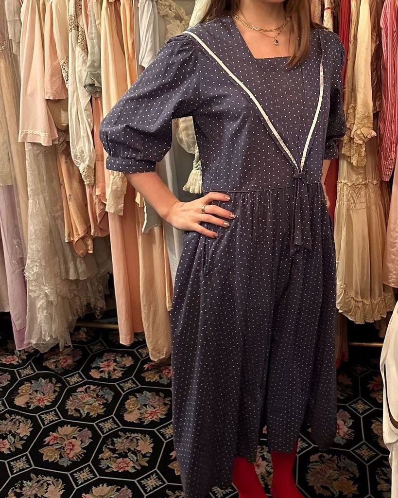 Alejandra de Hannover estrena un vestido azul de lunares