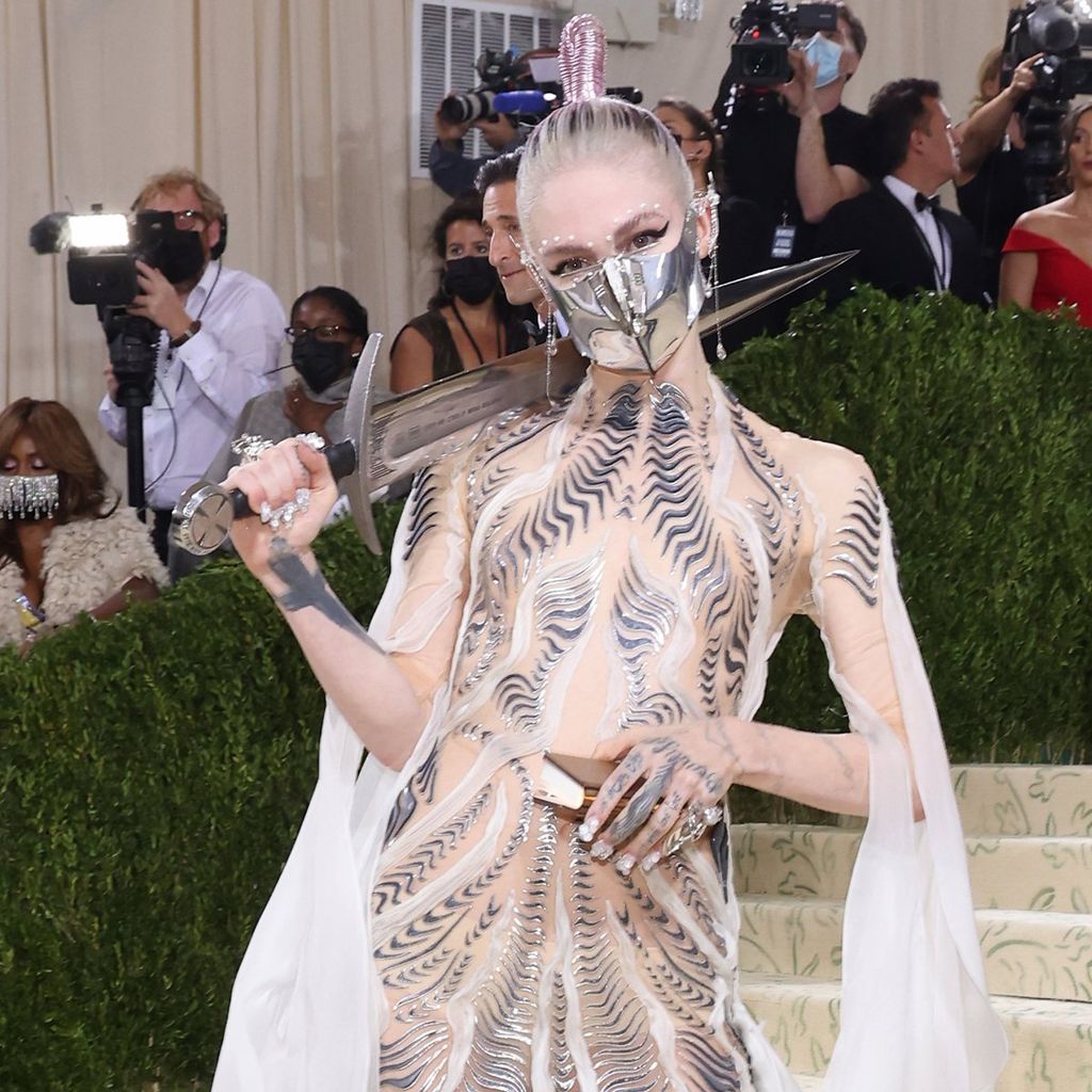 Grimes en el MET