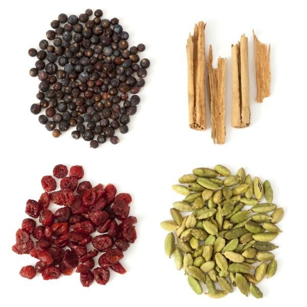 Algunas de las especias para crear el gin tonic perfecto: cardamomo, pimienta rosa, canela...
