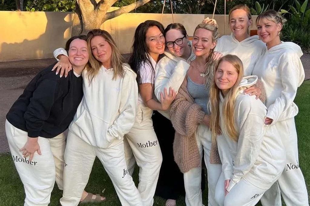Ashley Tisdale, Hilary Duff Meghan Trainor y otras mamás en una de ssus reuniones.