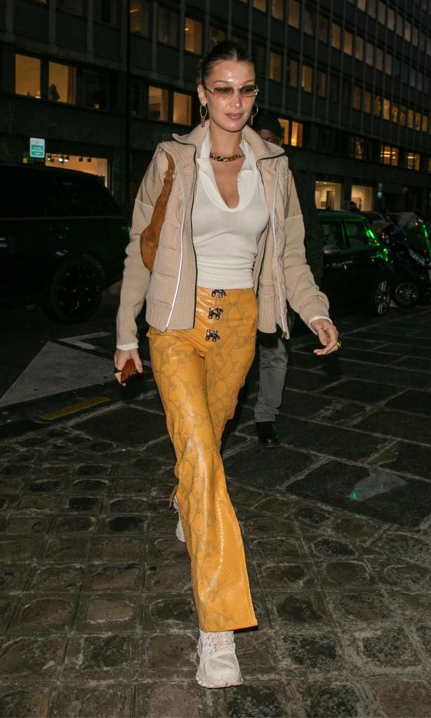 incluye una pieza con animal print en amarillo