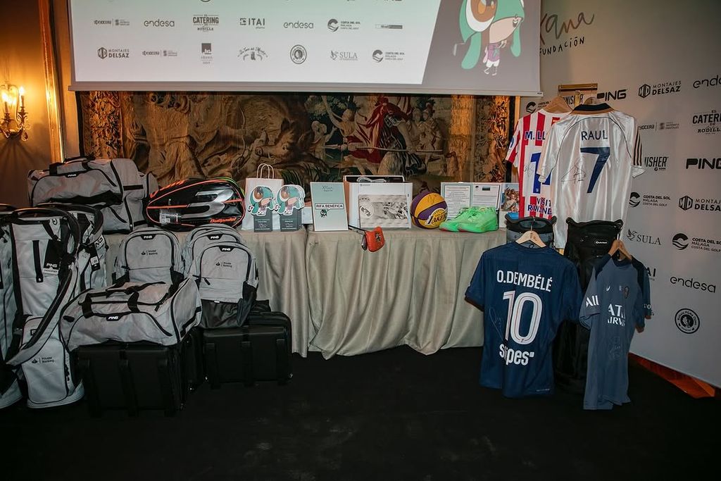Una imagen de algunos objetos que han cedido grandes personalidades del mundo del deporte