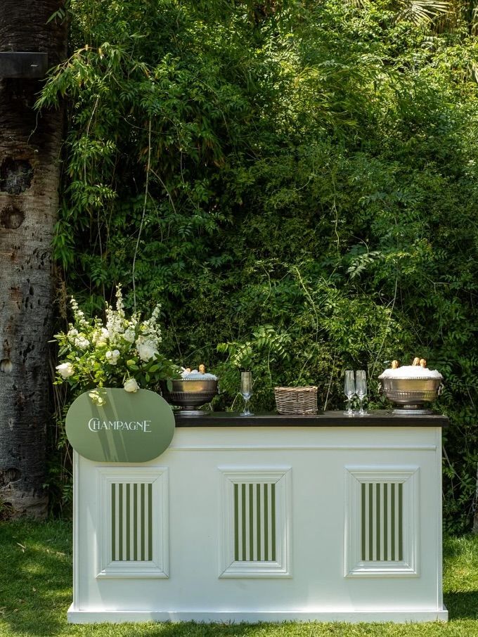 Decoración barra de aperitivo para bodas champán