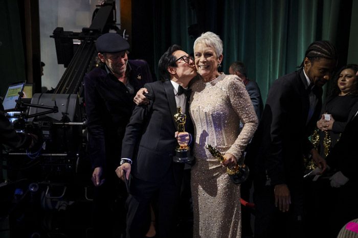 Jamie Lee Curtis y Ke Huy Quan