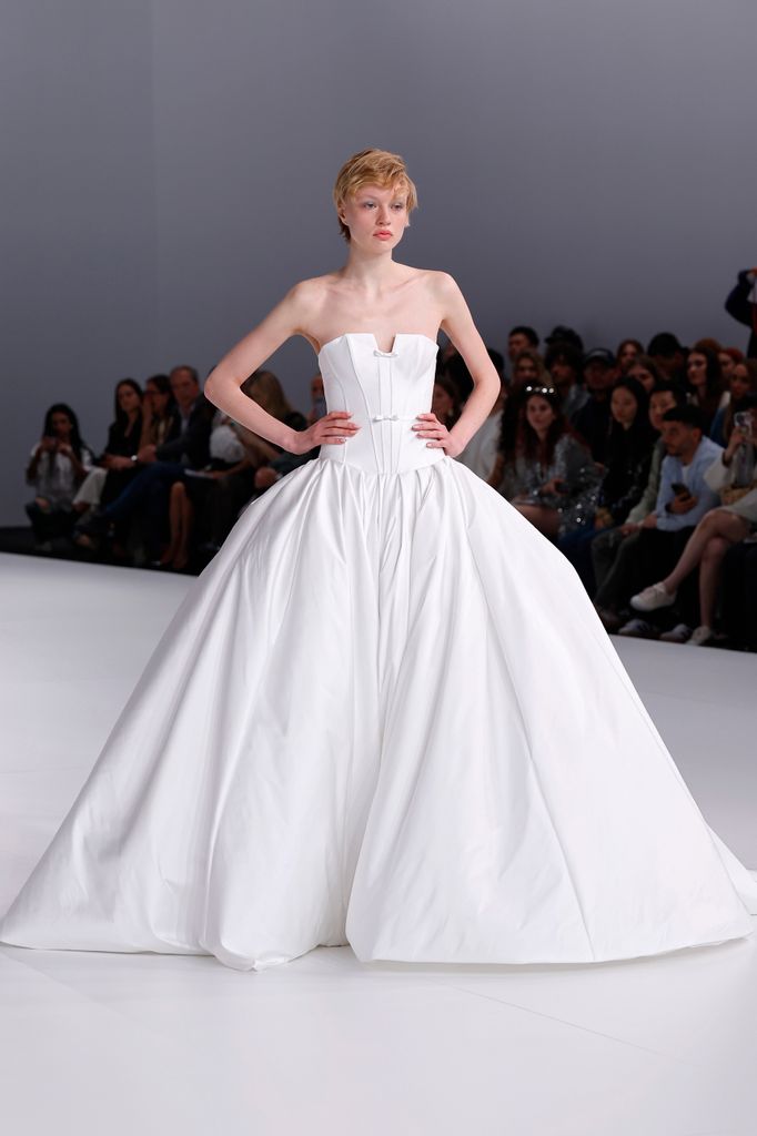 Ines di Santo en Barcelona Bridal Fashion Week