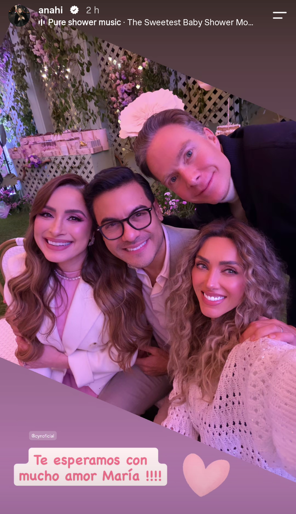 Cynthia Rodríguez y Carlos Rivera recibieron a Anahí y Manuel Velasco en el baby shower de su hija María.