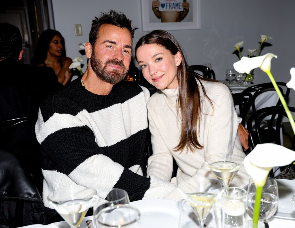 Nicole Brydon Bloom y Justin Theroux en el evento Frame x Amelia Gray Dinner, en Los Ángeles en abril de 2024