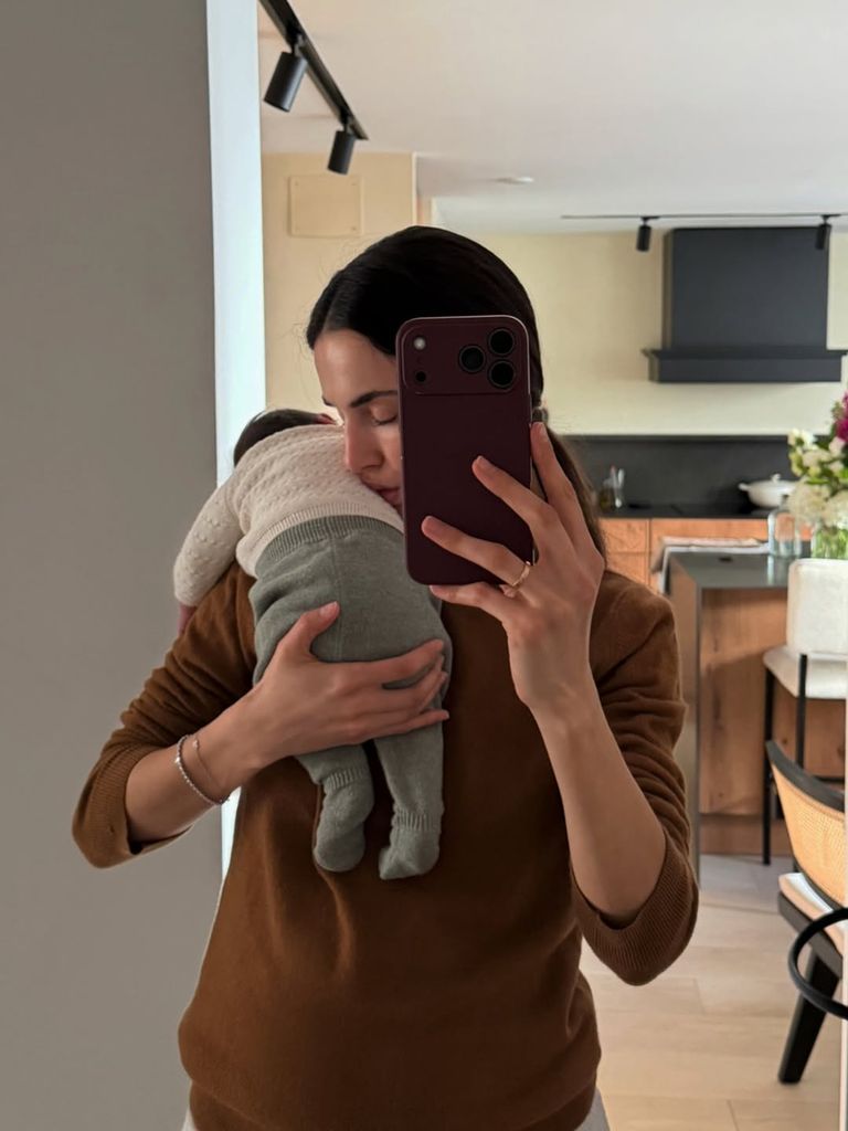 Blanca Padilla, junto a su hija Maila