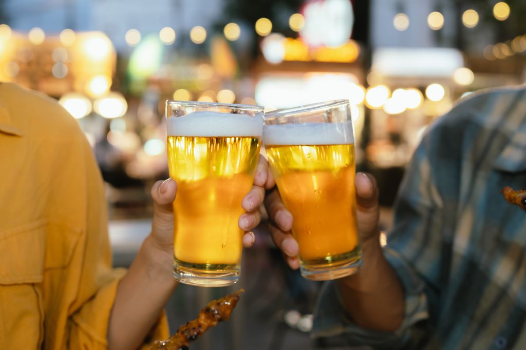 Brindis con cerveza