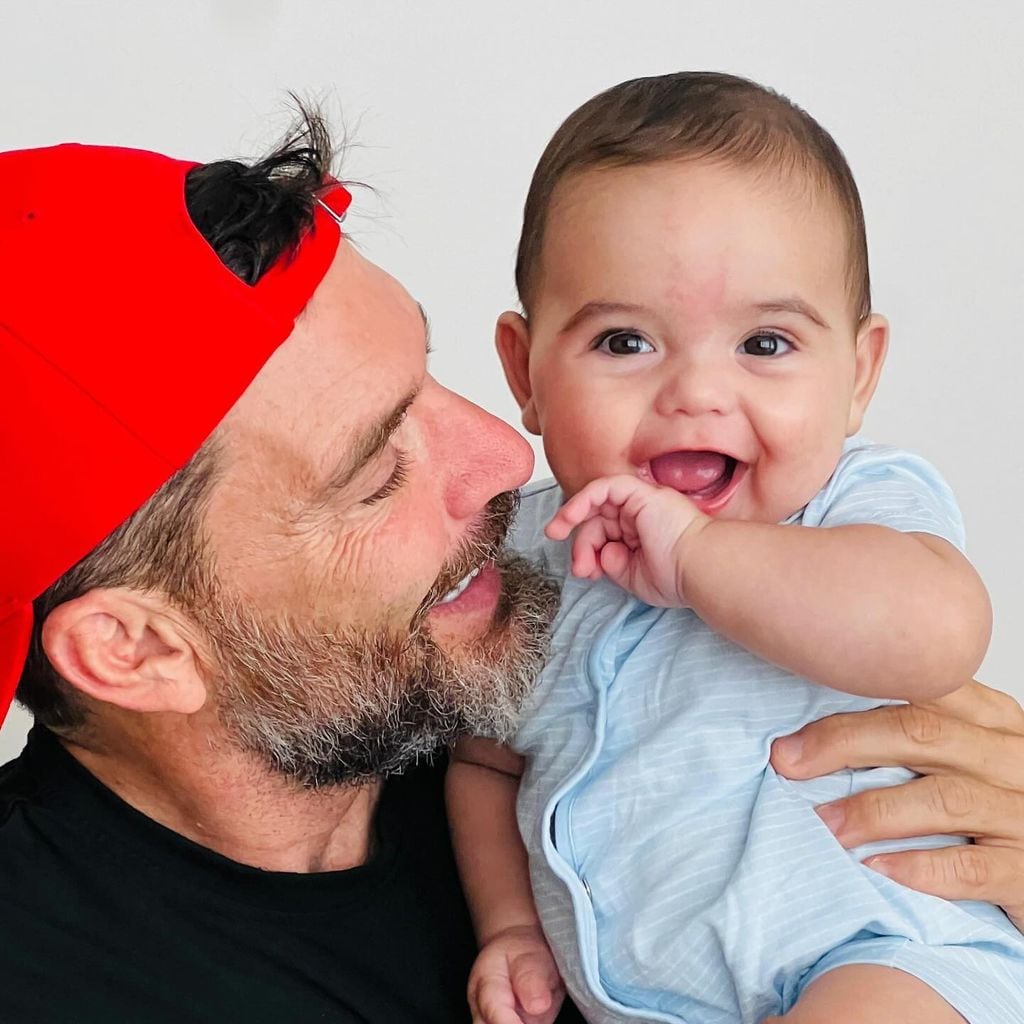 Julián Gil mostró lo grande y lindo que está su nieto Oliver.