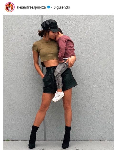 Alejandra Espinoza y su hijo 