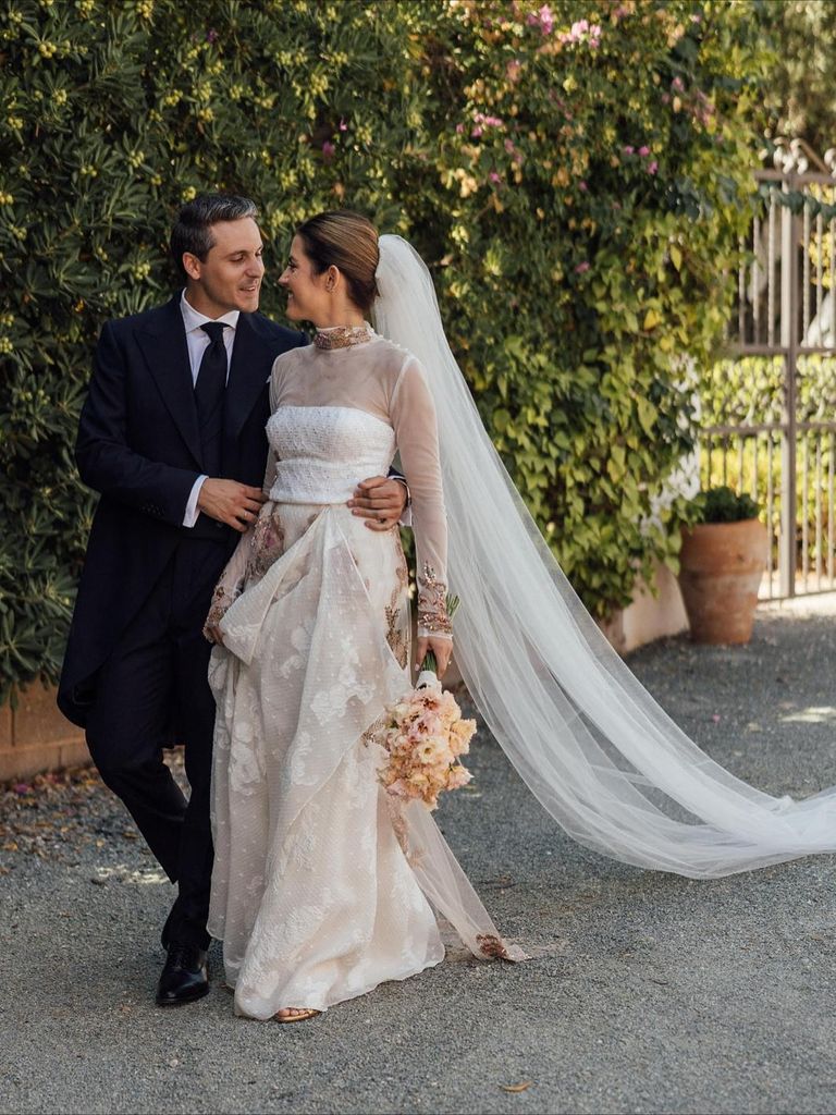 Novias virales con vestidos de encaje y bordados