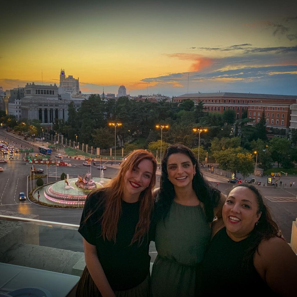 Regina Blandón y Aislinn Derbez trabajaron juntas en la película 'Con los años que me quedan', en la que compartieron créditos protagonistas con Michelle Rodríguez