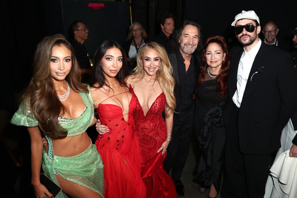 En la foto de los Solís, también aparece Gloria Estefan.