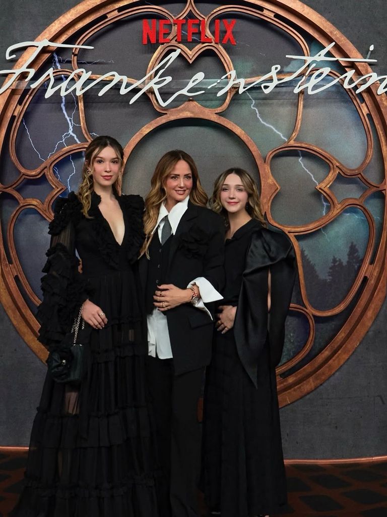Andrea Legarreta, Mía y Nina Rubín en la premier de 'Frankeinstein' en México.