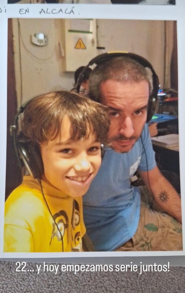 Jacobo Martos felicitando a su hijo Nicolás por sus 22 años