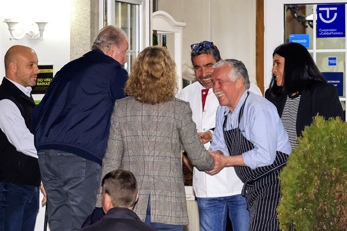 El Rey y su hija llegan al restaurante