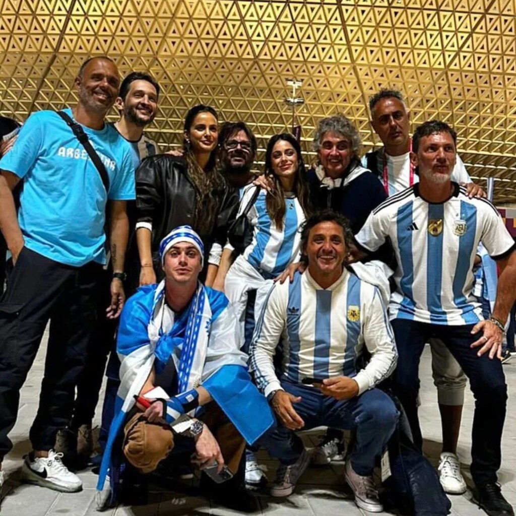 Tini Stoessel y su familia en Catar