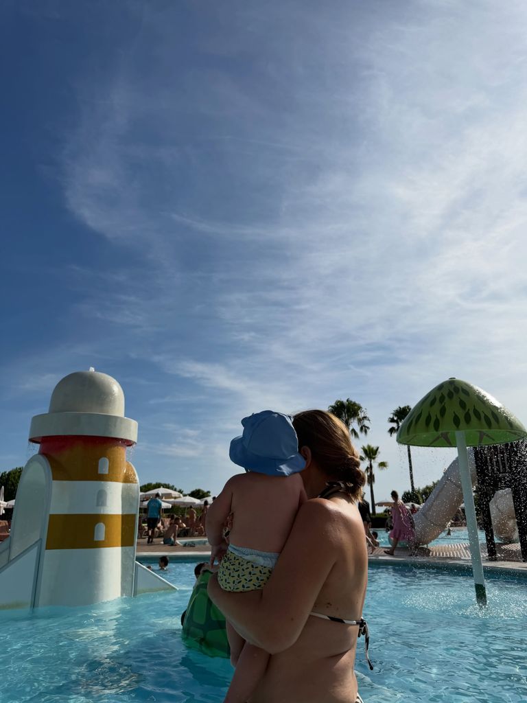 Una abuela primeriza que ha disfrutado al máximo del verano junto a sus nietos 