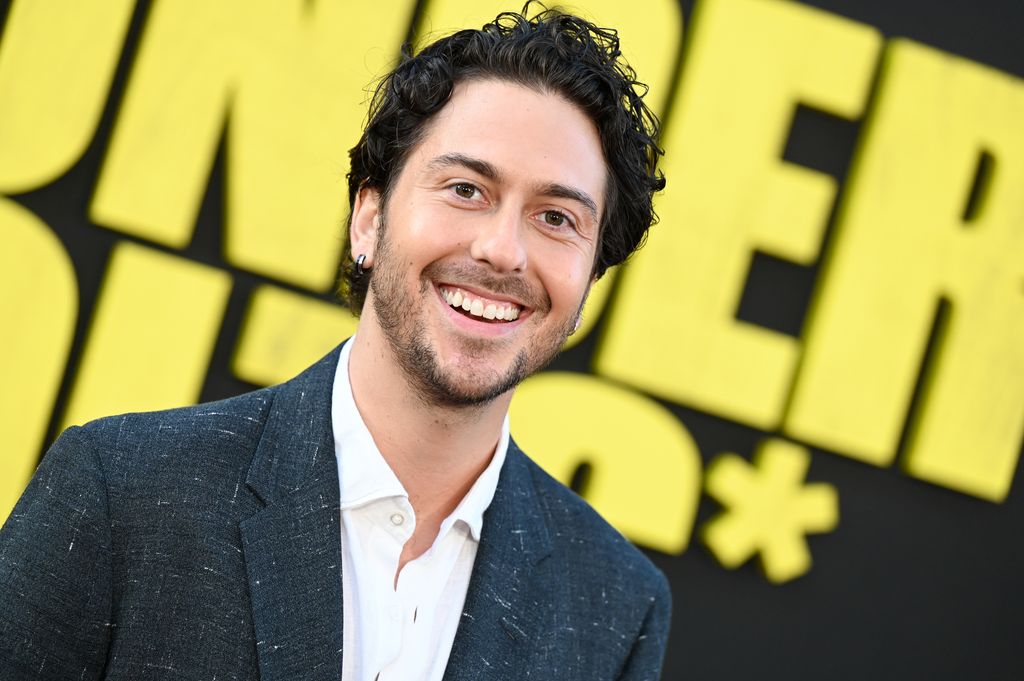 Los informes sugirieron que Billie estaba saliendo en secreto con su amigo y telonero de la gira, Nat Wolff