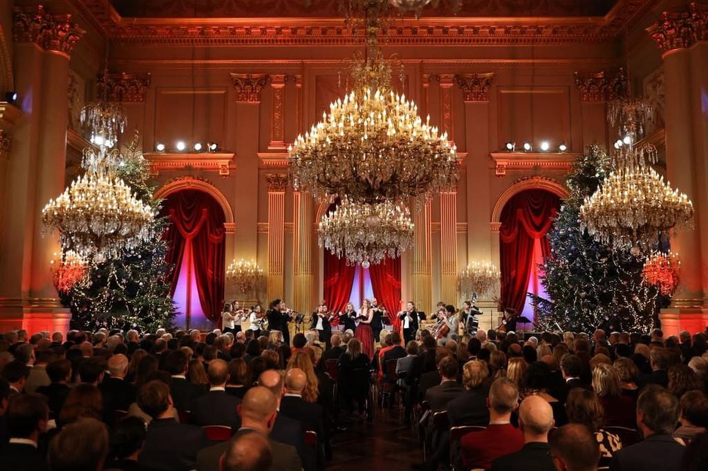 El rey Felipe de Bélgica, la reina Matilde de Bélgica, la princesa Isabel de Bélgica y la princesa Leonor de Borbón recibirán a unos 550 invitados esta noche en el Palacio Real para el concierto de Navidad.