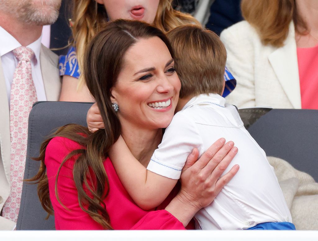 ¡Kate entretuvo a un Louis animado!