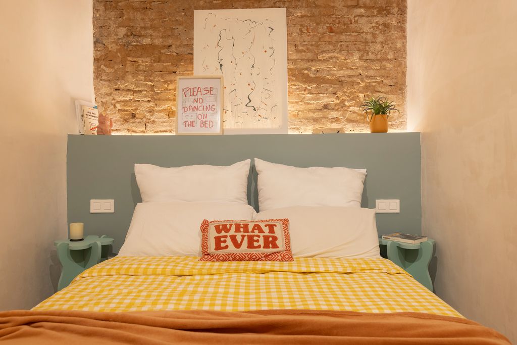 Dormitorio pequeño y moderno