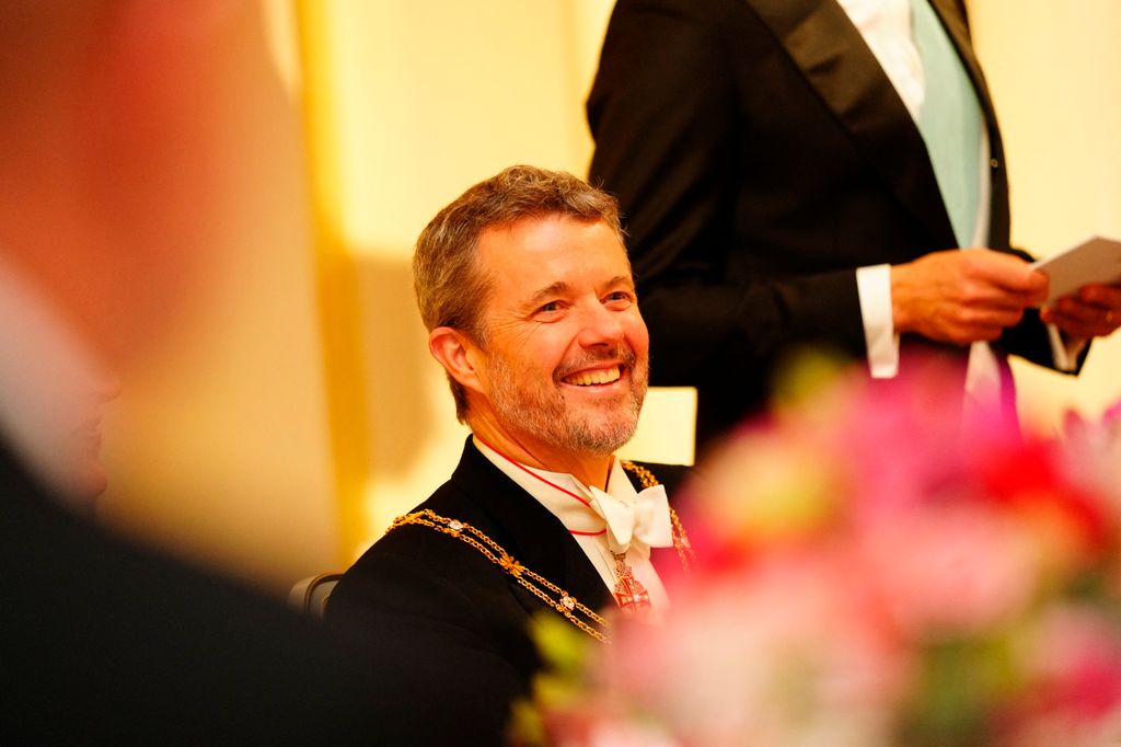 el rey Federico X y la reina Mary de Dinamarca en la cena de gala en Helsinki