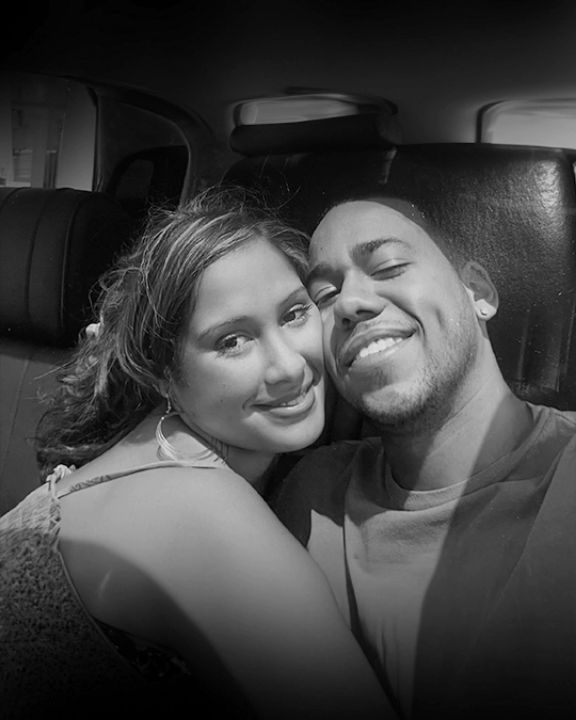 Romeo Santos publicó también esta foto junto a una mujer, quien bien podría ser Francelys Infante hace unos años.