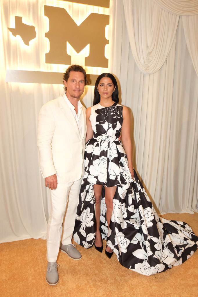 Matthew McConaughey y Camila Alves McConaughey a su llegada a la gala anual Mack, Jack & McConaughey