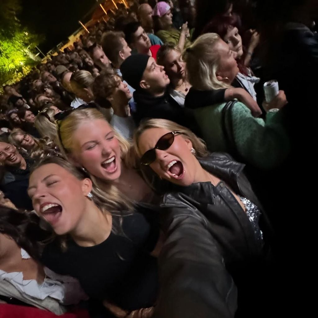 Ni vestidos de gala ni tiaras: esta princesa noruega sorprende en festivales con su top de lentejuelas de Zara