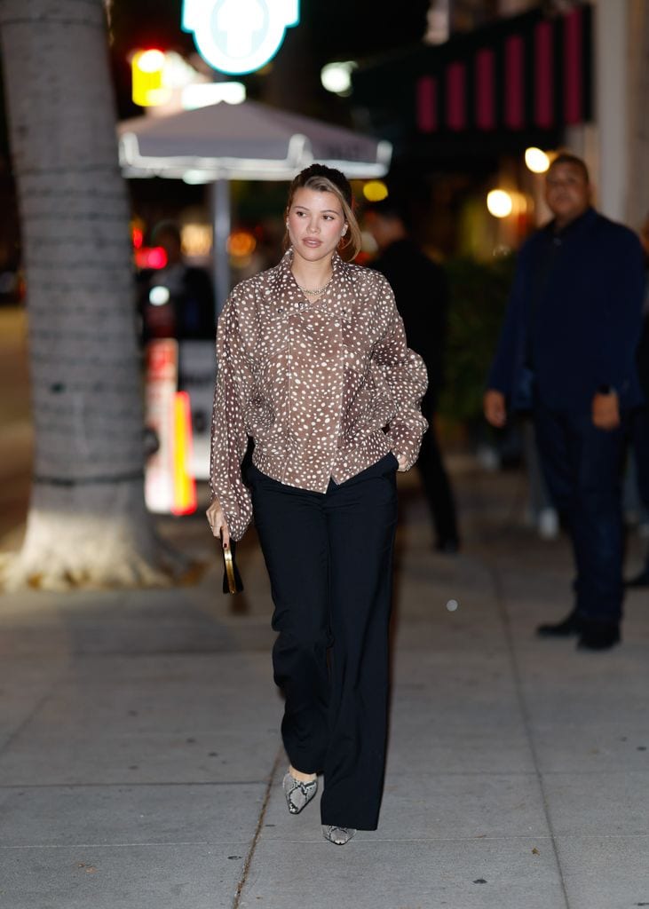 Sofia Richie presumió su segundo embarazo en Los Ángeles con este estampado.