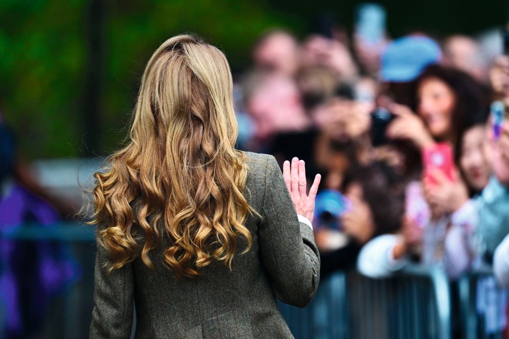 KATE MIDDLETON TRAS LOS PASOS DE LADY DI, REAPARECE PRESUMIENDO DE SU RUBIA MELENA