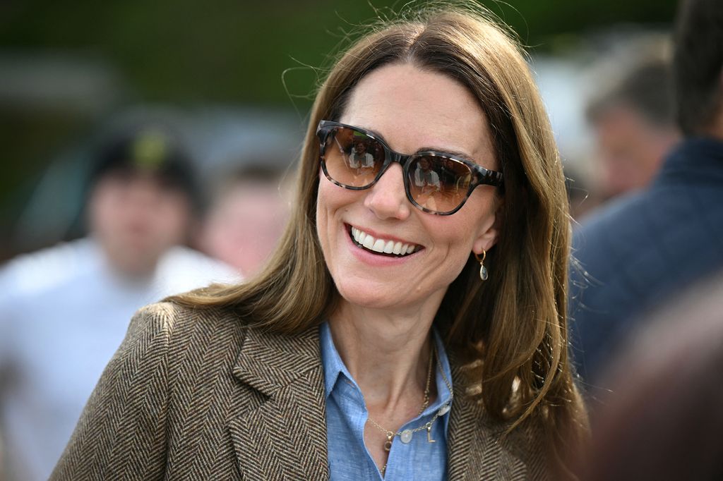 La princesa Kate lució joyas muy especiales con las que rindió homenaje a sus amados hijos.         
