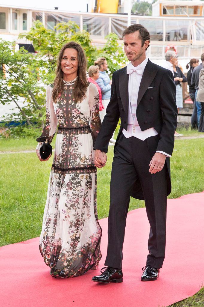 Pippa Middleton y James Matthews durante la boda de Jöns Bartholdson y Anna Ridderstad en Villa Pauli, Estocolmom, en junio de 2017