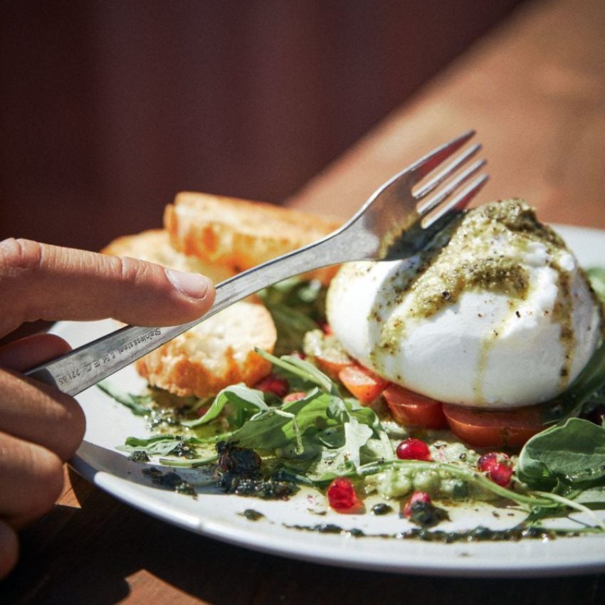 Las ensaladas fresca, perfectas para verano, también forman parte de la carta.
