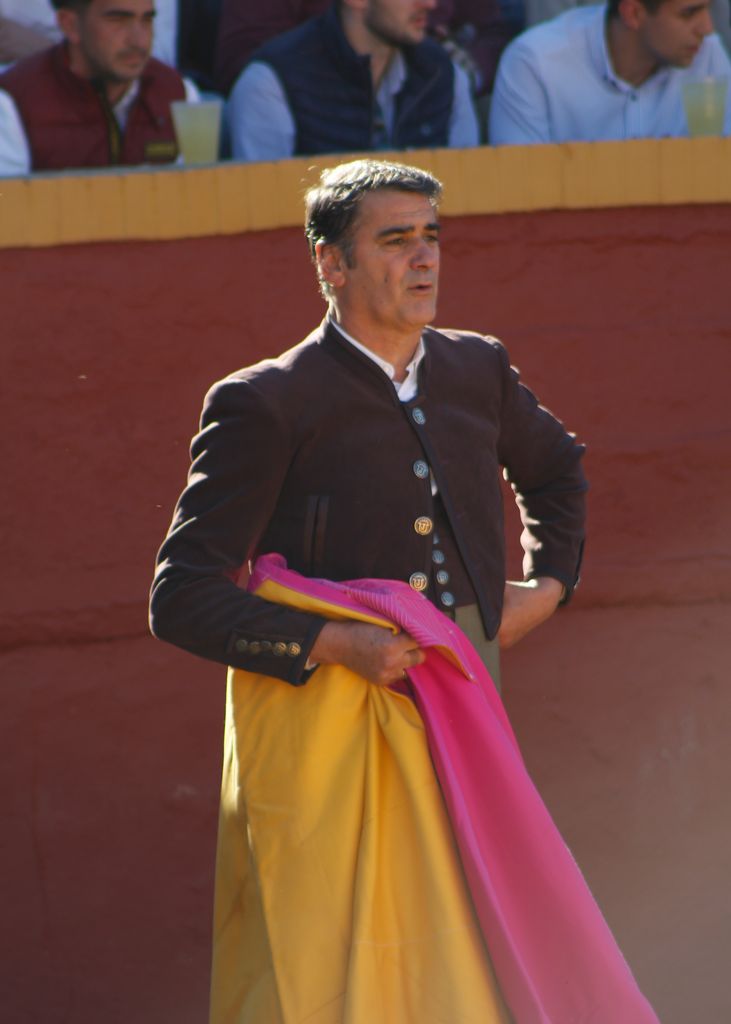 Jesulín de Ubrique durante la corrida benéfica en Guillena