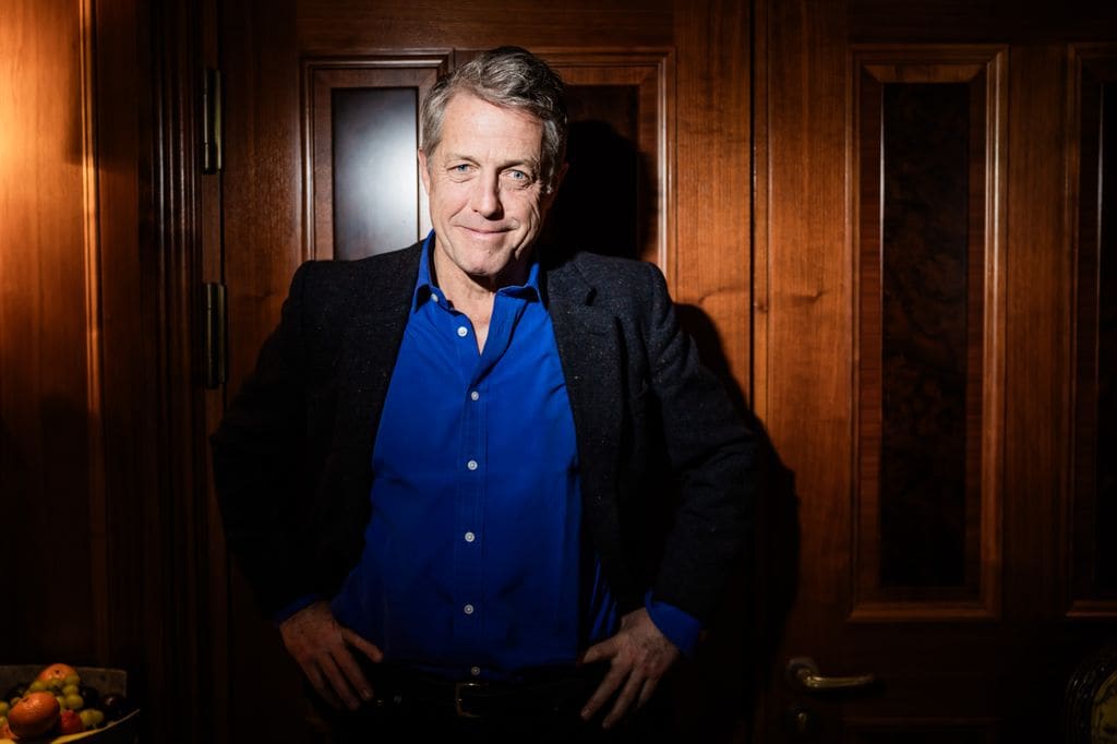 Hugh Grant se convirtió en el 'sex symbol' de los años 2000 gracias a sus papeles en diversas comedias románticas de éxito
